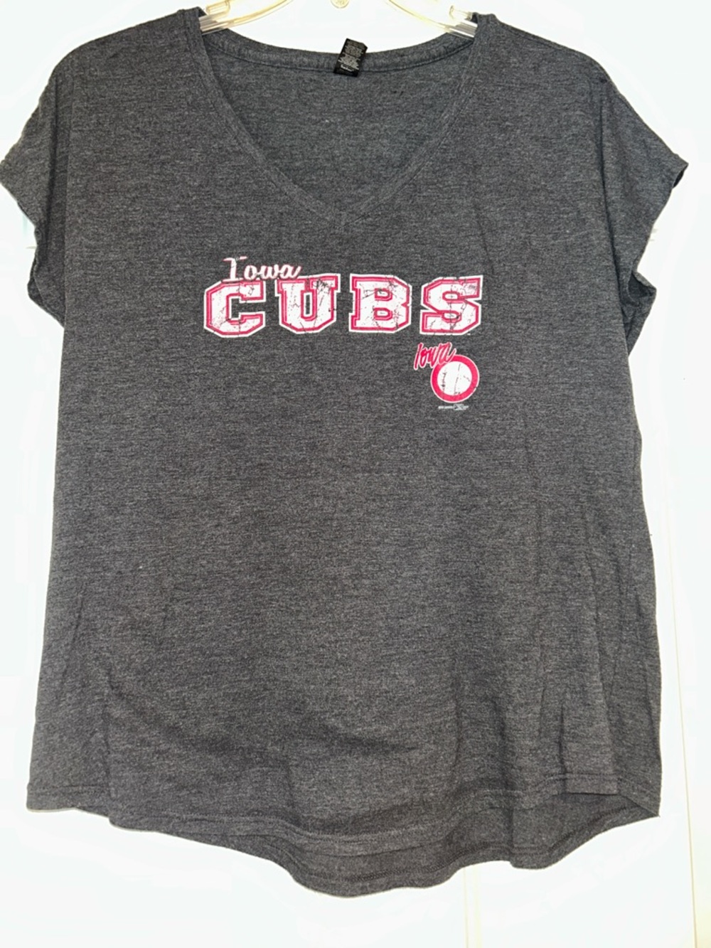 Iowa Cubs V-Neck SS Tee XL Gray Pink Baseball MiLB Casual Chicago